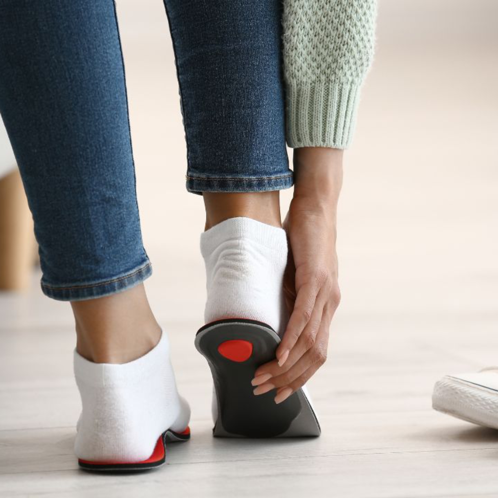 Wkładki ortopedyczne: Jak mogą pomóc w codziennym komforcie i zdrowiu stóp