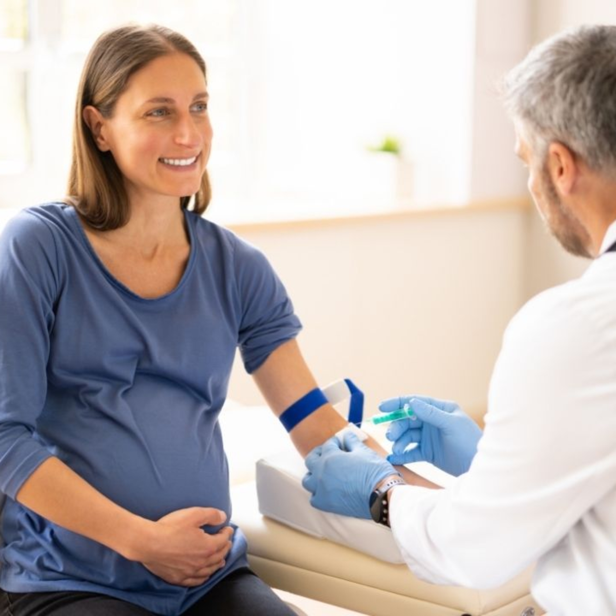 Badania w ciąży: jakie testy są zalecane dla przyszłych mam?