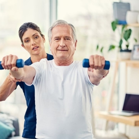 Jak regularne ćwiczenia mogą wpływać pozytywnie na zdrowie kręgosłupa i zastąpić konieczność przyjmowania leków przeciwbólowych?