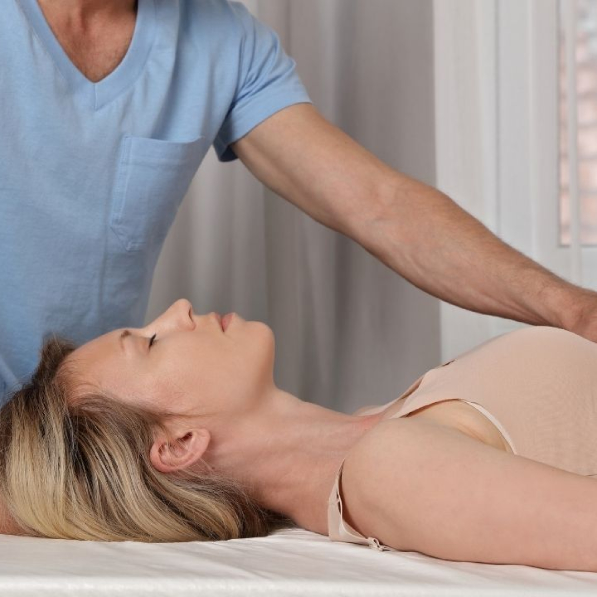 Holistyczne podejście do leczenia bólu – akupunktura, bańki, gua sha i inne metody