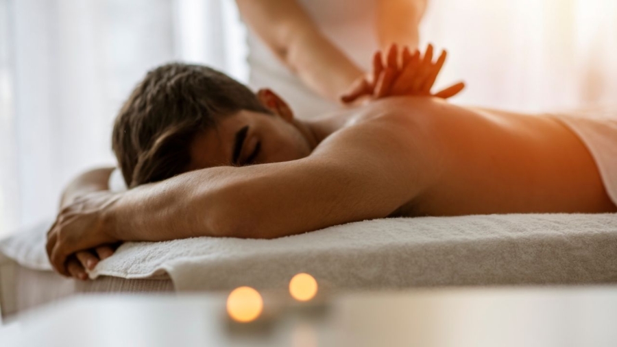 Masaż kręgosłupa: na jakie bóle działa najlepiej?